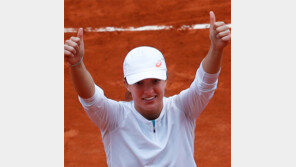 佛오픈 집어삼킨 19세 폴란드 소녀