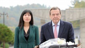 슈뢰더 前 독일총리 “베를린 소녀상 철거는 반역사적 결정”