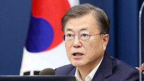 文대통령 “거리두기 완화, 통제 자신감에 근거…책임도 강화될 것”