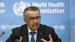 WHO “코로나19 퍼지게 두는 ‘집단면역’, 윤리적 문제”