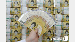 지독한 코로나19…지폐·휴대전화 액정서도 28일간 생존