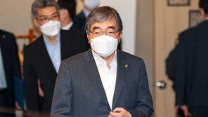 윤석헌 “라임·옵티머스 검사 마무리단계…엄정 조치할 것”