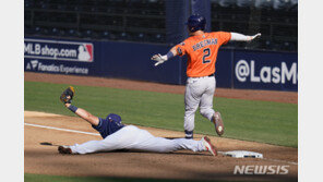 최지만 ‘다리 찢기’ 호수비 화제 만발…“새로운 쿵푸 팬더”