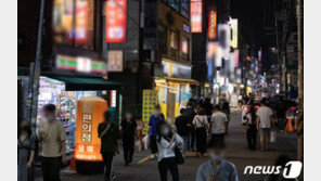 클럽 가보니…50분 춤추면 방송·자막으로 “10분 쉬세요”