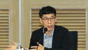 진중권 “與, 내 목줄 끊겠다 협박…제정신 아닌 듯”