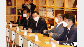 네이버 항의방문한 국민의힘 “뉴스 알고리즘 공개 입장 전달받아”