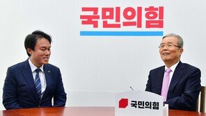 與 “저출산과 낙태 연계한 김종인…사고방식 후지다”