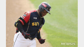 KT 로하스, 45호포  폭발…홈런왕에 한 걸음 더