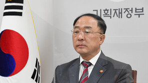 野 “홍남기, 도끼로 제 발등 찍어…임대차법 보완책 찾아야”
