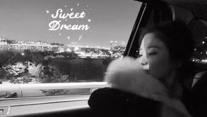 송혜교, 흑백사진 속 우아한 미모…일상이 화보