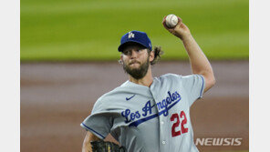 다저스 커쇼, 등 경련 딛고 NLCS 4차전 선발 등판