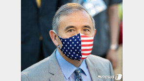 美 해리스 8월 해군기지 방문 무산?…軍 “코로나19 고려 결정”