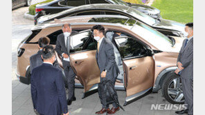 현대차 정의선 회장 취임 첫행보…넥쏘타고 ‘수소경제’ 드라이브