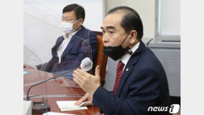 태영호 “국감에서 주영대사관 직원 보는 순간 눈물…내 인생이 기적”