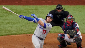 먼시 1회 만루홈런… 2연패 다저스, 반격 첫 승