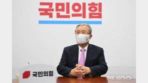 김종인, 취임 후 첫 부산행…부마항쟁 기념식 참석 등