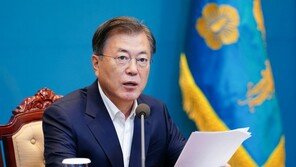 文대통령 “코로나 치료제·백신, 수입하게 돼도 끝까지 자체개발”