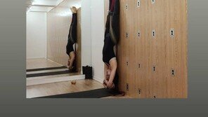 성유리, 공복 운동 중 물구나무서기…탄탄한 몸매