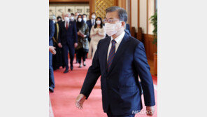 신임 주한대사들 만난 文대통령 “WTO 유명희 지지 특별 당부”