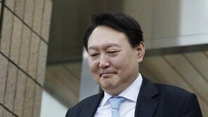 “인터뷰 하겠다”…‘윤석열 아파트 무단침입’ 취재진 3명…검찰 송치