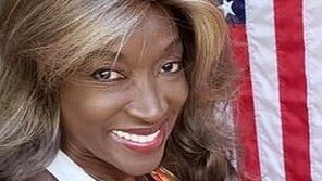 트럼프·바이든도 아닌 ‘빨간마스크’…씬스틸러 ‘끄덕여인’