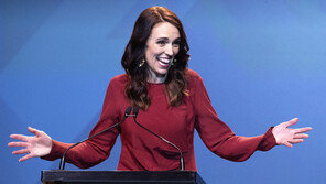 뉴질랜드 총리, 재집권 성공…‘코로나19·이슬람 테러’서 리더십 빛나