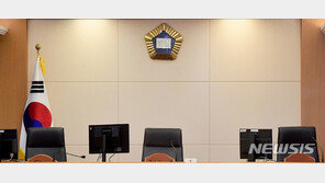 여아 미끄럼틀 끼어 숨지게 한 물놀이장 업주 등 3명 집유