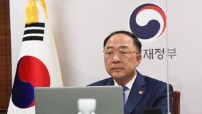 “3억 대주주? 서울 전세도 못 얻어”…개미들, ‘홍남기 해임 청원’ 실검 운동