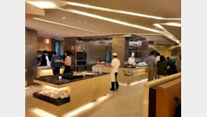 ‘영업재개’ 특급호텔 뷔페 “주말 예약 한달 뒤까지 꽉 찼다”