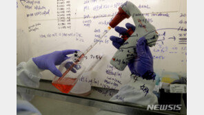 WHO 총장 “코로나19 백신 지적재산권 보호 완화 지지”