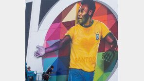 축구황제 펠레 80번째 생일 헌정 벽화