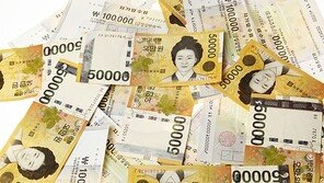 홧김에 아파트 15층서 뿌린 600만원…1장 빼고 다 찾았다