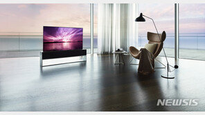 1억원짜리 세계최초 롤러블 TV… LG시그니처 올레드R 국내 출시