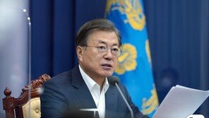 文대통령 “택배노동자 과로사 안타까워…대책 마련해주길”