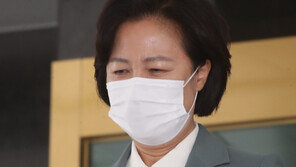 靑 “秋 장관 수사지휘권 행사 불가피…지시한 적은 없다”