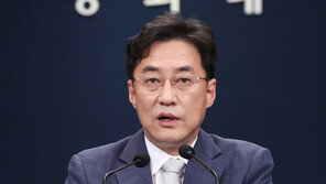 靑, 추미애 지휘권 발동에 “현상황서 불가피…신속·엄정한 수사 필요”