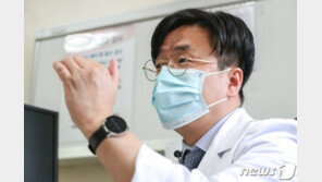 이재갑 “코로나 2~3년 더 간다…다른 바이러스 함께 올 수도”