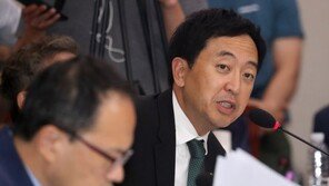 금태섭 탈당에…“큰 의미 없어” VS “그나마 바른말 했는데”