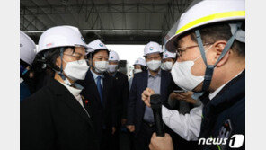 택배기사 잇단 과로사에 물류센터 찾은 의원들 “해결책 찾겠다”