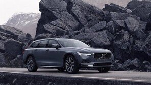 “SUV가 부담스럽고 세단은 심심하다면”… 볼보코리아, 새로워진 ‘V90 크로스컨트리’ 출시