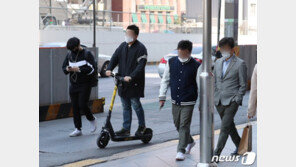 12월부터 중학생도 타는데…‘전동 킥보드’ 안전 누가 챙기나?