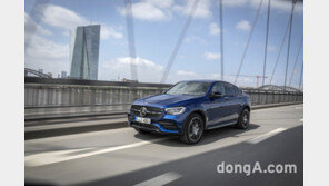 벤츠 GLC300e 라인업 국내 출시… 가격·성능 높이고 이름· 배터리 보증↓