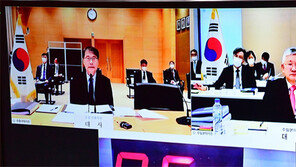 장하성 “법인카드 부적절한 사용 송구… 전액 환급”