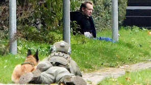 ‘여기자 살해’ 덴마크 발명가, 탈옥 5분만에 딱 걸려