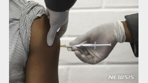 아스트라제네카 백신 임상 참가자 사망…“안전우려 없어”