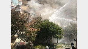 인천 서구 한 아파트서 불…주민 18명 연기 흡입