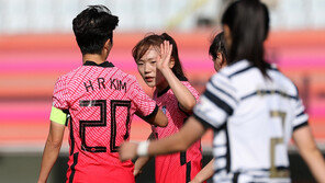 ‘장슬기 결승골’ 여자축구 언니들, 동생들 상대로 진땀승