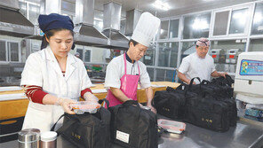 “밥 굶는 아이 없게…” 전주시 6년째 ‘엄마의 밥상’ 제공