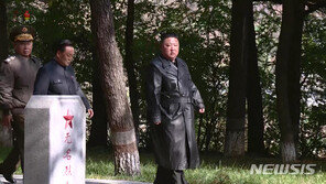 김정은, 中 항미원조 열사능에도 화환…연일 북중 우호 과시