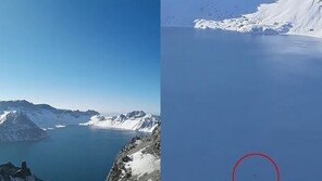 백두산 천지에 2m 괴물체가 ‘둥둥’…중국인 카메라에 찍혔다